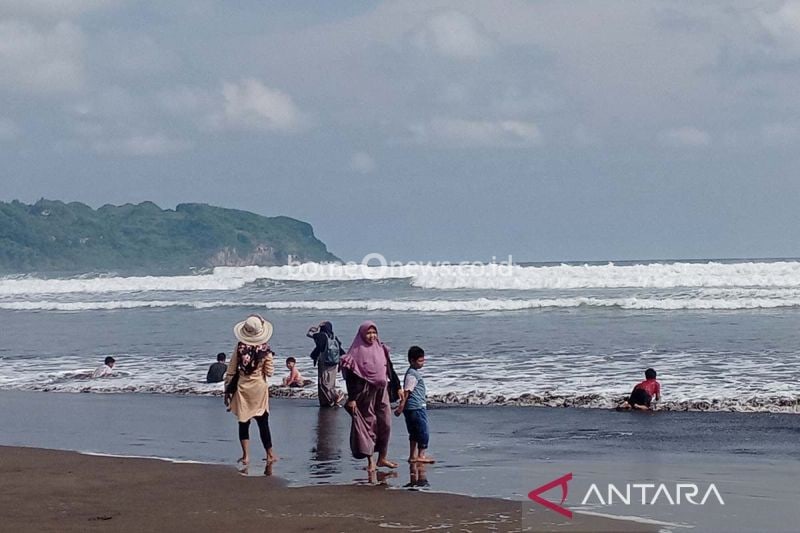 Peringatan BMKG, Gelombang Tinggi Potensial di Laut Selatan Jabar-Jateng