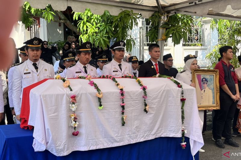 Upacara pelepasan jenazah Nyat Kadir di kediamannya di Kawasan Sekupang. (ANTARA/Jessica)