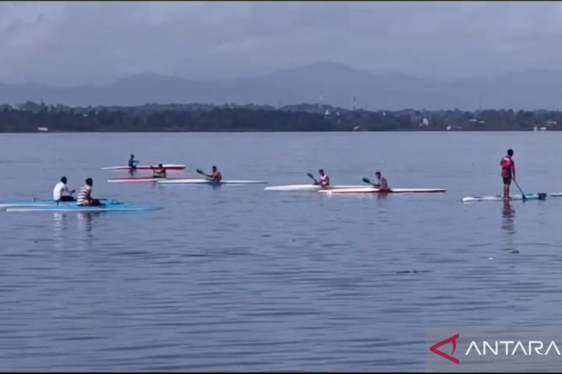Tim dayung Sultra saat melakukan persiapan tanding. (Antara/HO-Humas Koni Sultra)