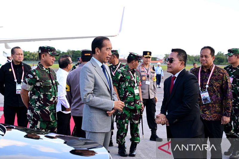 President Joko Widodo (in gray suit) in Bali on Sunday (September 1, 2024). ANTARA/HO-Biro Pers Setpres/am.