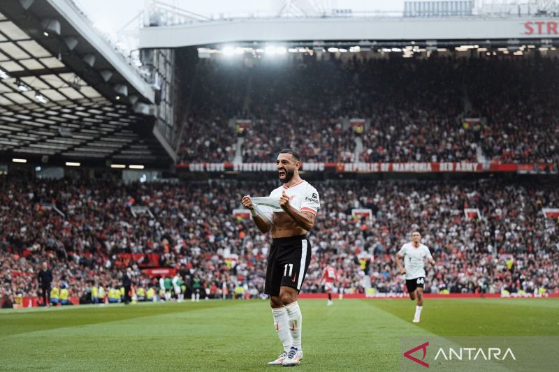 Pemain Liverpool Mohamed Salah berselebrasi saat mencetak gol ke gawang Manchester United pada laga pekan ketiga Liga Inggris di Old Trafford, Minggu (1/9/2024) yang diakhiri dengan kemenangan 3-0 dari tim tuan rumah. (ANTARA/Ho/Liverpool)