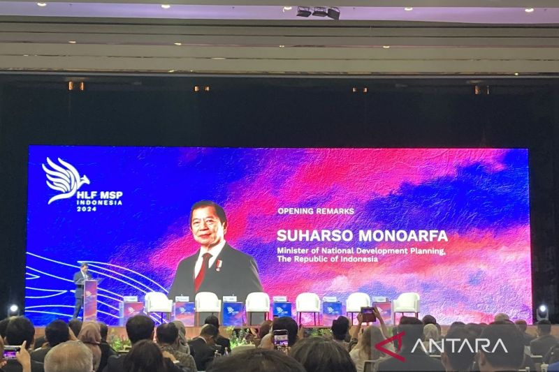 Menteri Perencanaan Pembangunan Nasional (PPN)/Kepala Bappenas Suharso Monoarfa memberikan sambutan pada High-Level Forum on Multi-Stakeholder Partnerships (HLF MSP) 2024 di Badung, Bali, Senin (2/9/2024). (ANTARA/Imamatul Silfia)