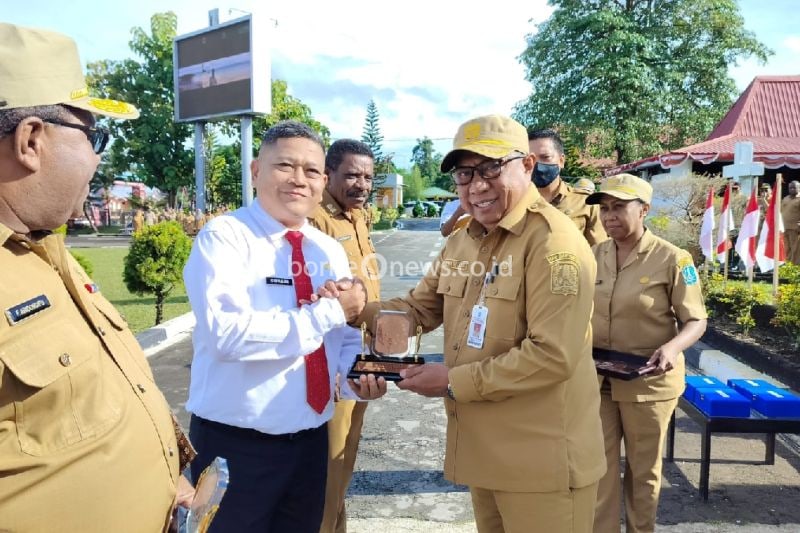 Kemenpan RB Berikan Penghargaan SAKIP kepada Tiga OPD di Biak Numfor
