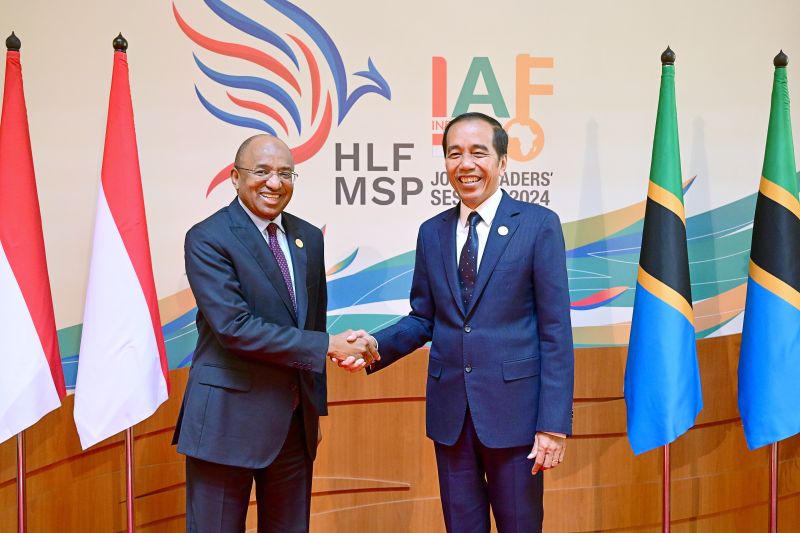Presiden Joko Widodo melakukan pertemuan bilateral dengan Presiden Zanzibar Hussein Ali Mwinyi membahas kerja sama ekonomi hingga pariwisata di sela rangkaian acara High-Level Forum on Multi-Stakeholder Partnerships (HLF MSP) dan Indonesia-Africa Forum (IAF) Ke-2 di Badung, Nusa Dua, Bali, Senin (2/9/2024). ANTARA/HO-Muchlis Jr-Biro Pers Sekretariat Presiden