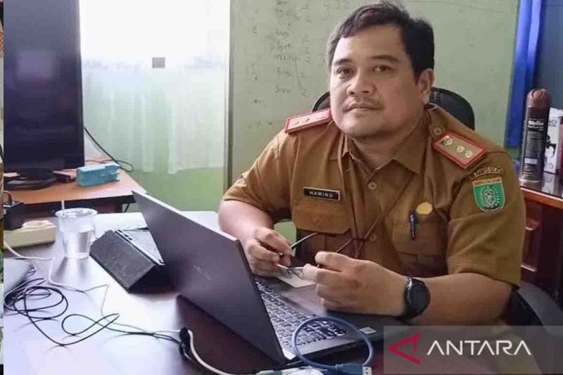 Kabid Bina Jasa Konstruksi Dinas PUPR Barito Selatan Hawinu B Handen di Buntok, Senin (2/9/2024). ANTARA/Bayu Ilmiawan.