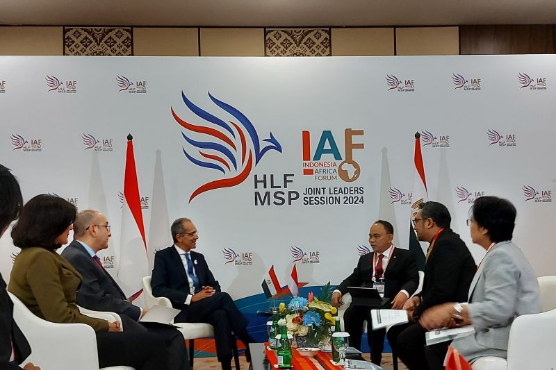 Communication and Informatics Minister Budi Arie Setiadi (third, right) with the Egyptian Minister of Communication and Informatics Technology, Amr Talaat (third, left), on the sidelines of the 2nd Indonesia-Africa Forum in Nusa Dua, Bali, on Monday (September 2, 2024). (ANTARA/Katriana/rst)