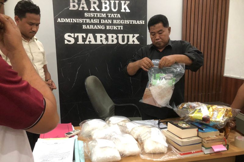 Tiga Kurir Narkoba Ditangkap, Polres Lombok Tengah Serahkan 7,34 Kg Sabu ke Polda