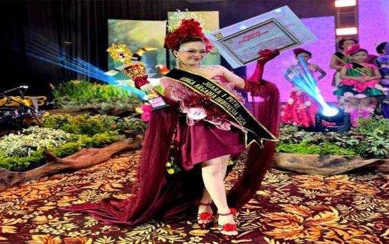 Aqilla Putri Angelina Juara 1 Kategori Dewasa Putri Bunga Argadia Tingkat Nasional