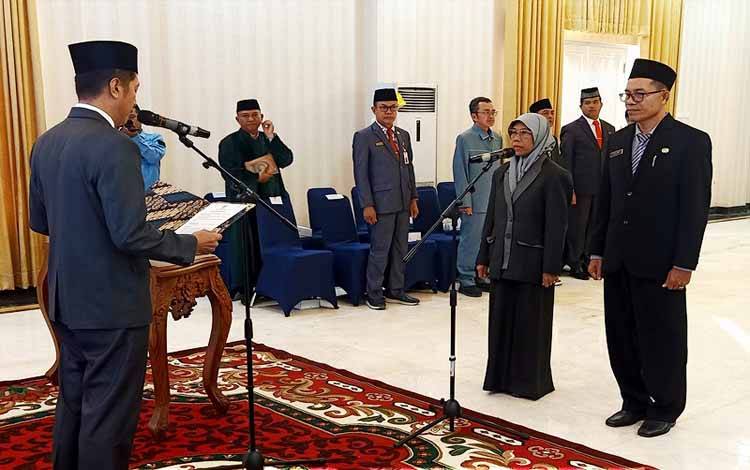 Pj Bupati Barito Utara Lantik Pejabat Disdukcapil