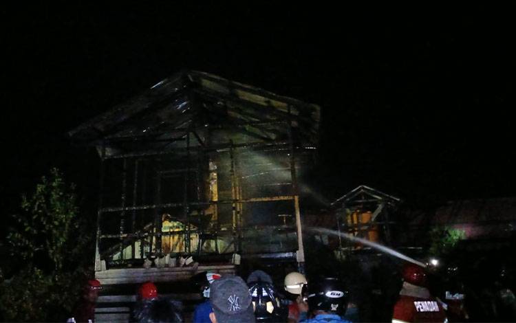 Kebakaran Hanguskan Pondok Kayu Kosong di Bukit Keminting IV Palangka Raya
