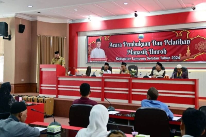 Lampung Selatan Berangkatkan 15 Jemaah Umrah Gratis ke Mekkah