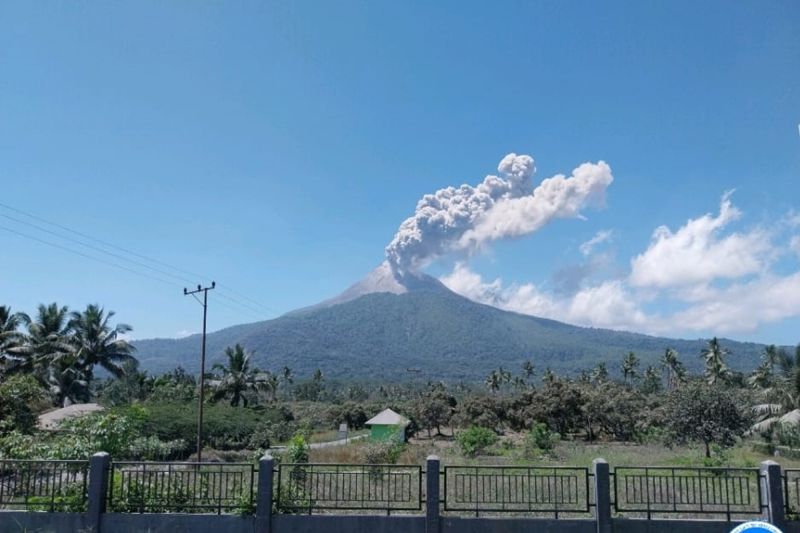 Potensi Erupsi Gunung Lewotobi Laki-laki Masih Mengancam Masyarakat