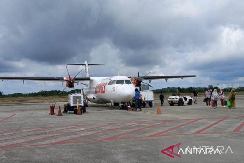 Ilustrasi - Penumpang angkutan udara tiba di Bandara Depati Amir Pangkalpinang, Babel. ANTARA/Aprionis