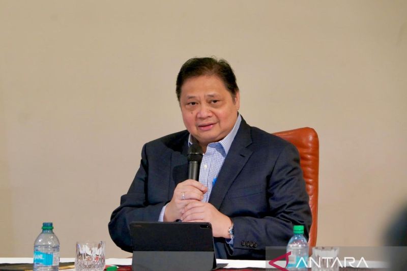 Menteri Koordinator Bidang Perekonomian Airlangga Hartarto menghadiri pertemuan delegasi untuk memperkuat kerja sama Indonesia-Kanda guna mendorong pengembangan ekonomi bersih berteknologi (clean economy), di Vancouver, Kanada, Selasa (3/9/2024). ANTARA/HO-Kemenko Perekonomian