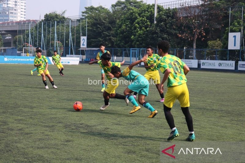 Pertandingan antara PSF Academy Jakarta menghadapi Ocean Star di gelaran RRI Cup U-16 2024 yang berlangsung di Pancoran Soccer Field, Jakarta Selatan, Selasa (03/09/2024). (ANTARA/HO-RRI Cup U-16 2024)