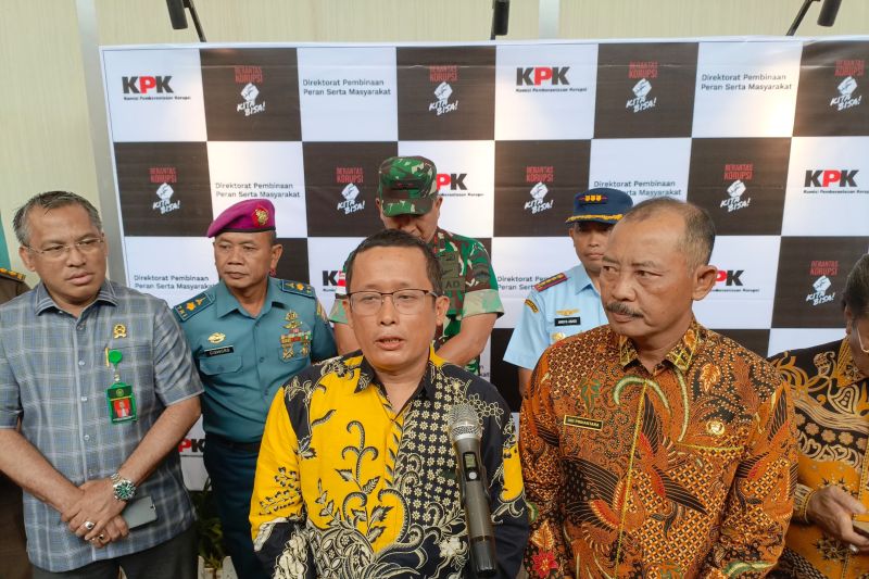 Plh Direktur Pembinaan Peran Serta Masyarakat KPK RI Jhonson Ridwan Ginting (kedua kanan) (ANTARA/Jessica)