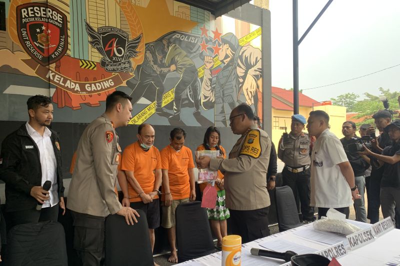Polisi Tangkap Empat Pelaku Penipuan Lansia di Jakut