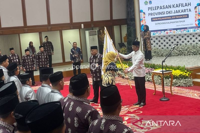 Penjabat Gubernur Heru Budi Hartono lepas 92 Kafilah Provinsi DKI Jakarta yang mengikuti Musabaqah Tilawatil Quran (MTQ) Nasional XXX Tahun 2024 di Samarinda, Provinsi Kalimantan Timur di Balai Agung, Balai Kota, Jakarta Pusat, Selasa (3/9/2024). ANTARA/Lifia Mawaddah Putri.