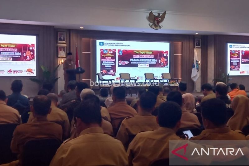 Penjabat Gubernur Kepulauan Bangka Belitung Sugito saat membuka sosialisasi Pilkada 2024 di Pangkalpinang, Selasa. (ANTARA/ Aprionis)
