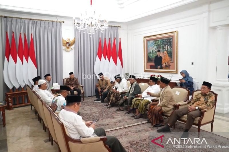 Wapres Ma'ruf Amin menerima audiensi para ulama Madura, Jawa Timur, di kediaman resmi Wapres, di Jakarta, Selasa (3/9/2024). ANTARA/HO-YouTube Wakil Presiden RI