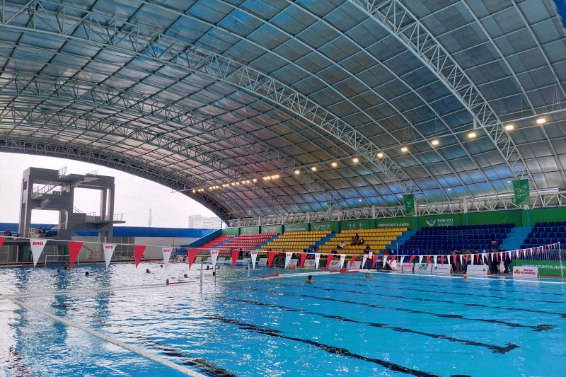 Tim polo air putra DKI Jakarta menjalani sesi latihan dalam persiapan PON 2024 Aceh-Sumut di Kolam Renang Selayang, Medan, Sumatera Utara, Selasa (3/9/2024). (Antara/Muhammad Ramdan)