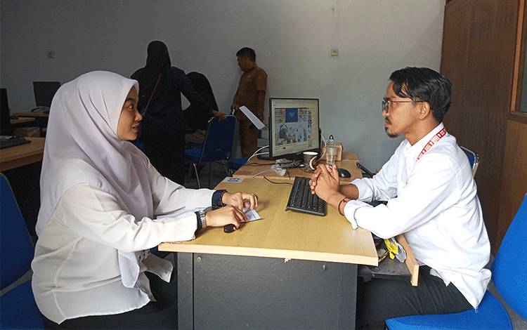BKPSDM Kobar buka Layanan Helpdesk bagi pelamar CPNS 2024 di Gedung CAT BKPSDM Kobar, Selasa, 3 September 2024. (FOTO: NURITA)