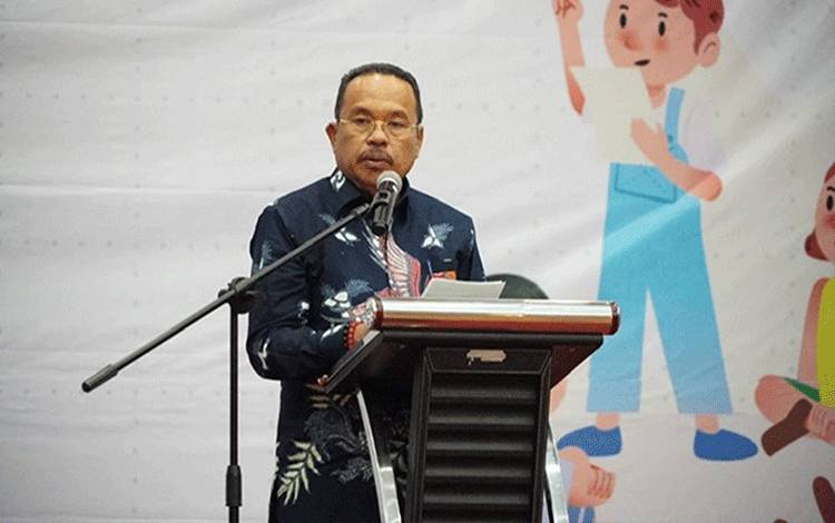 Sekretaris Daerah (Sekda) Kalteng, Nuryakin saat rangkaian Bimbingan Teknis Strategi Pelatihan Guru PAUD di Palangka Raya, baru baru ini. (FOTO:IKHSAN)