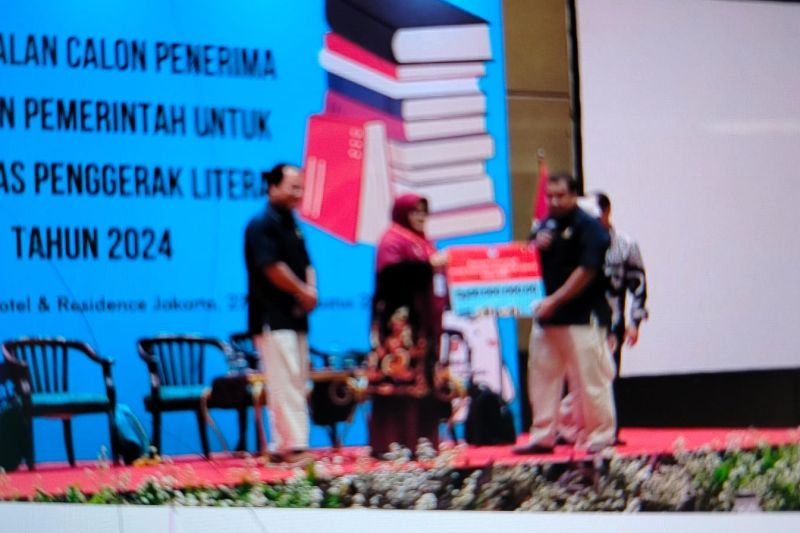 Rumah Baca Anak Nagari (RBAN) Simpang Taman Ujung Bay Pass, Pakoan, Jorong Aro Kandikir, Nagari atau Desa Gadut, Kecamatan Tilatang Kamang, Kabupaten Agam saat menerima bantuan dari pusat, Selasa (3/9/2024). ANTARA/HO-Diskominfo Agam.