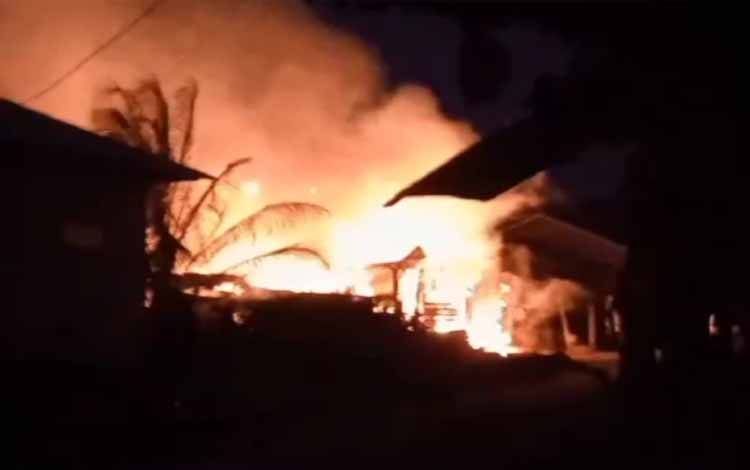 Senja Membara, Sebuah Rumah Ludes Terbakar di Sampit