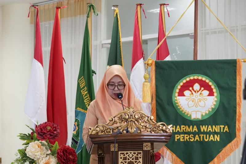 Ketua DWP UIN Datokarama Faidah Effendi Lukman Thahir menyampaikan sambutan pada kegiatan pembinaan dan seminar DWP PTKIN wilayah timur dan tengah berlangsung di Kota Palu, Selasa (3/92024). ANTARA/HO-Humas UIN Datokarama