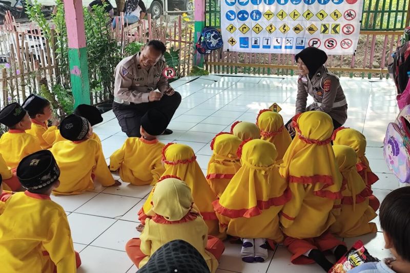 Polres Lamsel Edukasi Keselamatan Lalu Lintas untuk Anak TK