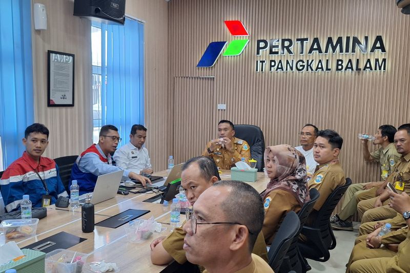 Penjabat Wali Kota Pangkalpinang Budi Utama beserta rombongan saat berkunjung di Integrated Terminal IT Pangkalbalam, Selasa. ANTARA/HO-Mega.
