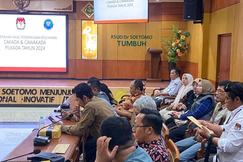 Kegiatan penyerahan hasil tes kesehatan bakal calon kepala daerah di RSUD Dr. Soetomo Surabaya. ANTARA/ HO-KPU Kota Kediri