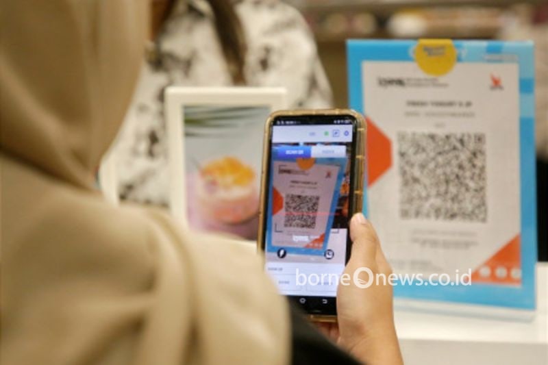 Ilustrasi transaksi plembayaran menggunakan QRIS ANTARA/HO-Pemprov DKI Jakarta