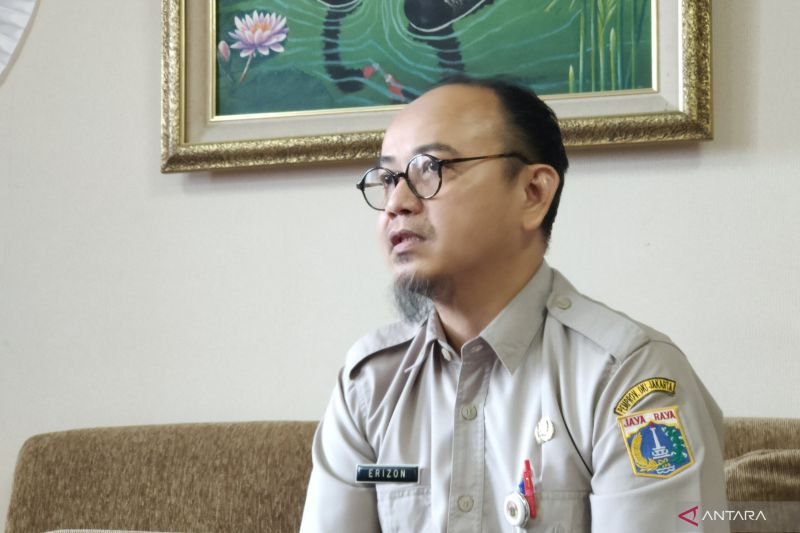 Kepala Suku Dinas Kesehatan (Kasudinkes) Jakarta Barat Erizon Safari. ANTARA/Risky Syukur