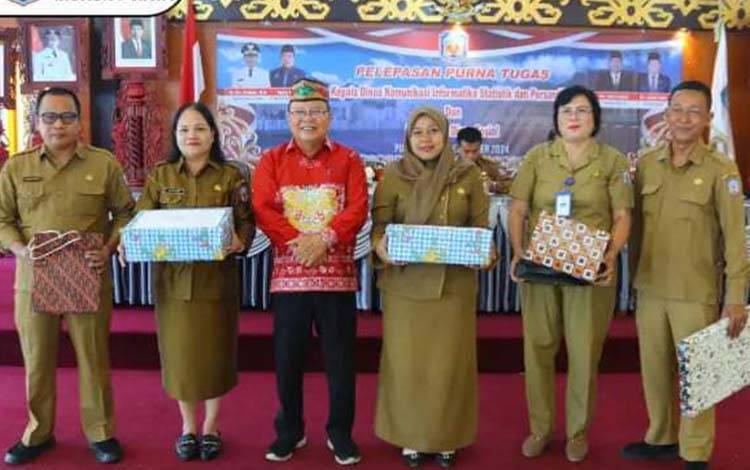 Pelepasan Purna Tugas Kepala Diskominfo SP Murung Raya Berlangsung Penuh Suasana Kekeluargaan
