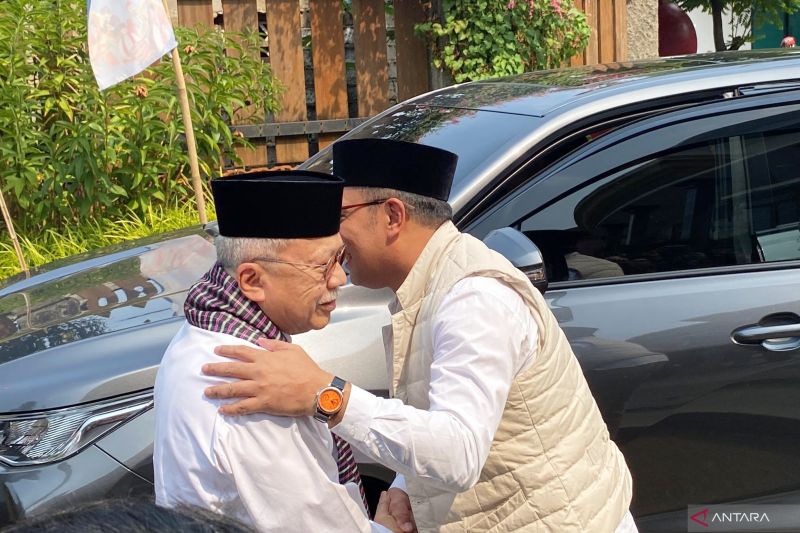 Fauzi Bowo Perkenalkan Budaya Betawi kepada Ridwan Kamil di Setu Babakan