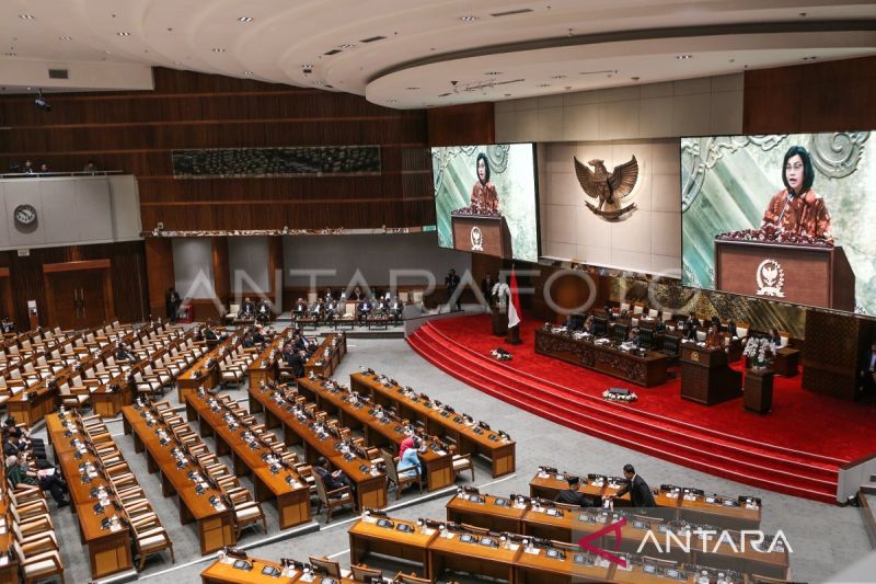Suasana Rapat Paripurna Pengambilan Keputusan Terhadap Rancangan Undang-Undang (RUU) tentang Pertanggungjawaban atas Pelaksanaan APBN TA 2023 di Gedung Nusantara II, Kompleks Parlemen, Senayan, Jakarta, Selasa (3/9/2024). (ANTARA FOTO/Asprilla Dwi Adha/tom)
