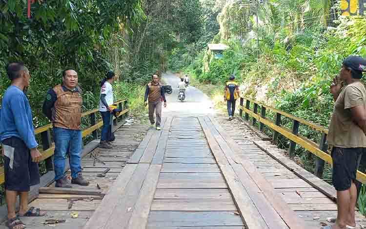 Kades Bangkirayen Sampaikan Terima Kasih Atas Perbaikan Jembatan oleh Dinas PUPR Perkim