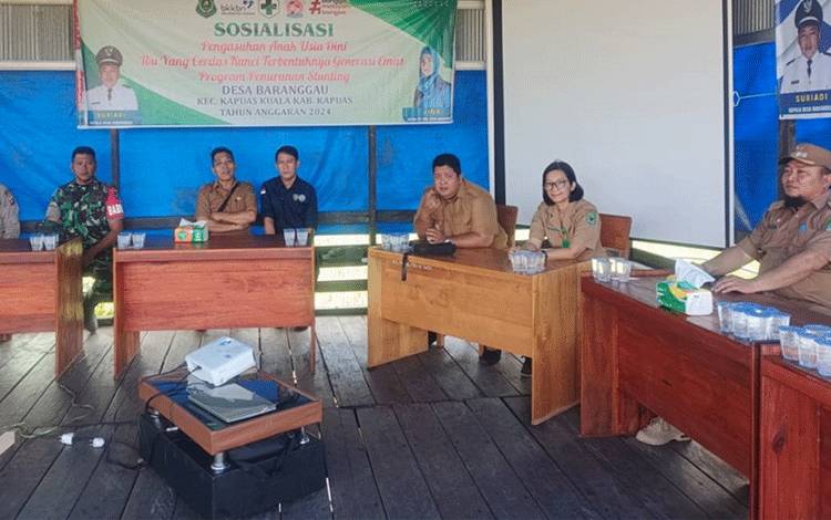 Suasana saat kegiatan sosialisasi pengasuhan anak usia dini di Desa Baranggau. (FOTO: IST)