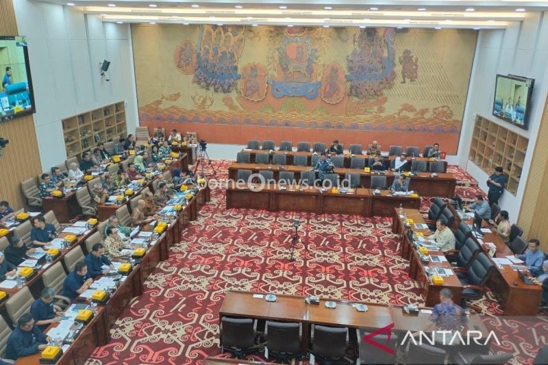 Suasana Rapat Kerja Menteri Koperasi dan Usaha Kecil Menengah Teten Masduki bersama Komisi VI DPR RI di Jakarta, Rabu (4/9/2024). ANTARA/Aji Cakti