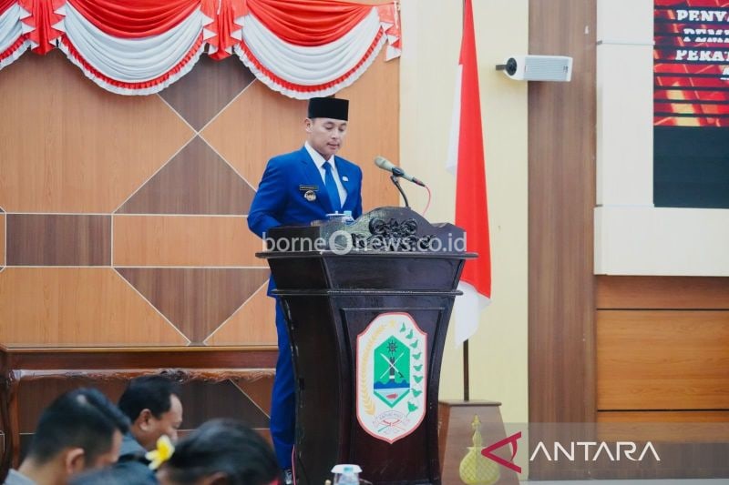 Wakil Bupati Kapuas Hulu, Wahyudi Hidayat, saat menyampaikan pidato pengantar dalam Sidang Paripurna DPRD Kapuas Hulu, Rabu (4/9/2024). ANTARA/Teofilusianto Timotius