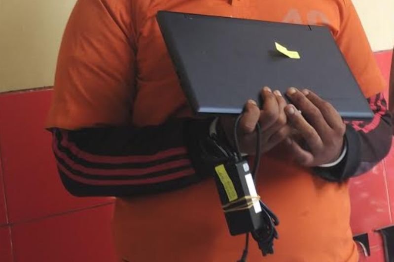 Karyawan SMK Ditangkap Polisi Karena Mencuri 10 Laptop di Jakarta