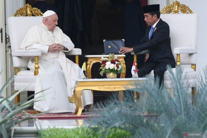 Pope Francis Pujian untuk Keluarga Indonesia Dalam Kunjungan Resmi