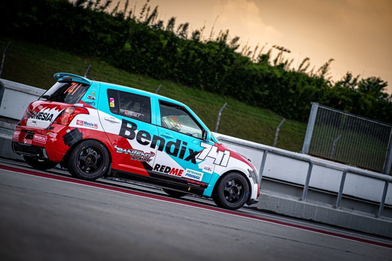Penampilan tim Bendix X KDRT pada ajang MSF Merdeka Race di Sirkuit Internasional Sepang, Malaysia, 1 September 2024. (ANTARA/HO/Bendix X KDRT)