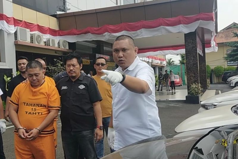 Tersangka pelaku penggelapan bermoduskan rental mobil yang diamankan oleh Polresta Bandarlampung. Rabu (4/9/2024). (ANTARA/HO-Polda Lampung)