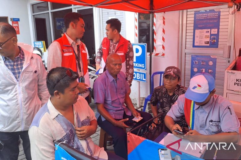Masyarakat mendaftar QR Pertalite di salah satu SPBU di Denpasar, Bali, Selasa (3/9/2024). ANTARA/HO-Pertamina Patra Niaga