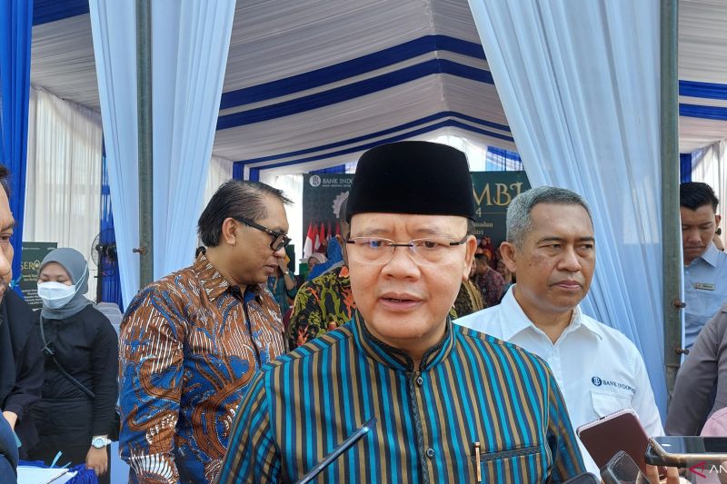 Arsip-Gubernur Bengkulu Rohidin Mersyah. (ANTARA/Boyke Ledy Watra)