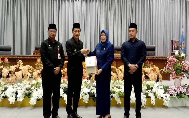Pj Bupati Sampaikan Perubahan Nota Keuangan dan Rancangan Perubahan APBD Barito Utara 2024