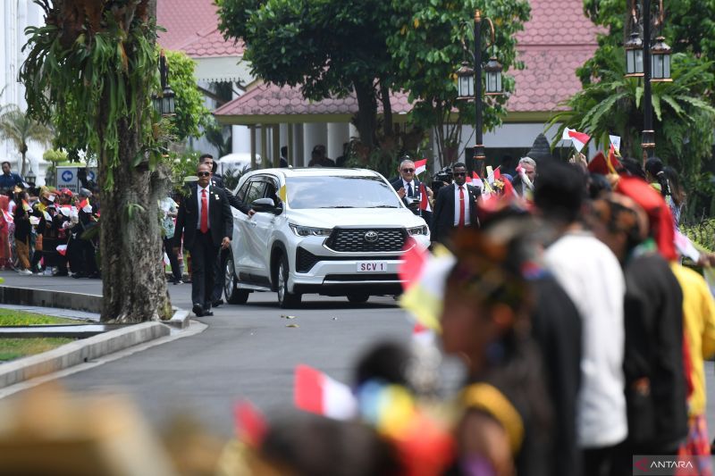 Presiden Jokowi Gunakan Toyota Innova Zenix Layaknya Paus Fransiskus